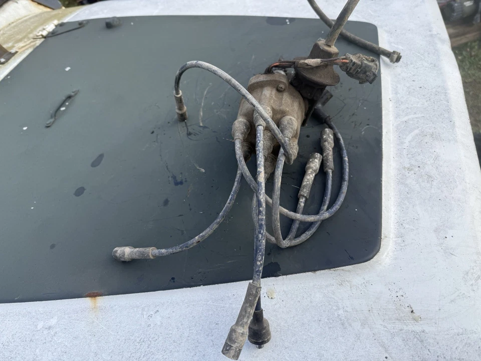 Distribuidor Jeep 4.2 con rotor de tapa y cables de enchufe Foto 3 de 4