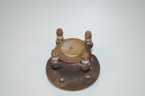 BMW F46 218i Radnabe mit Lager Wheel hub with bearing 6858086 6859547 6887548