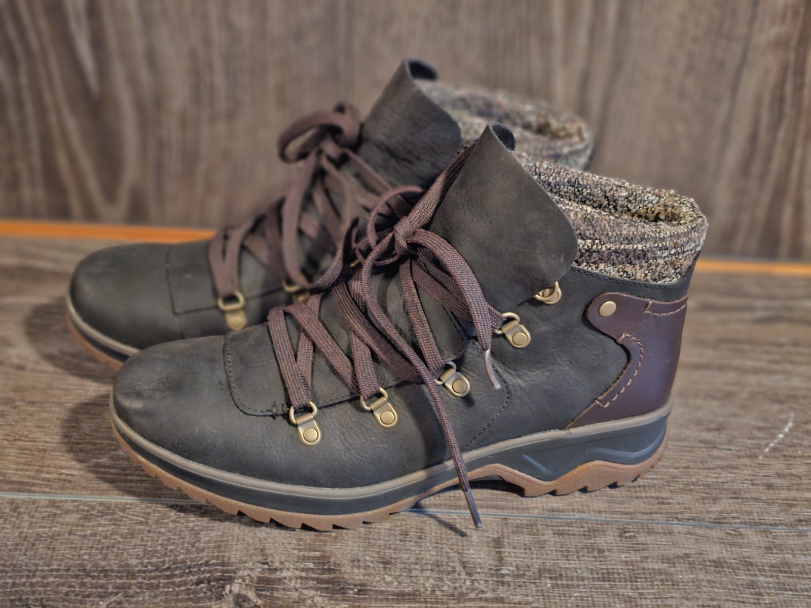 Stivali impermeabili Merrell donna Eventyr Bluff usati in ottime condizioni 8 5