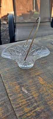 Vtg Avon Small Glass Basket With Gold Handle Cute!! 1970 s