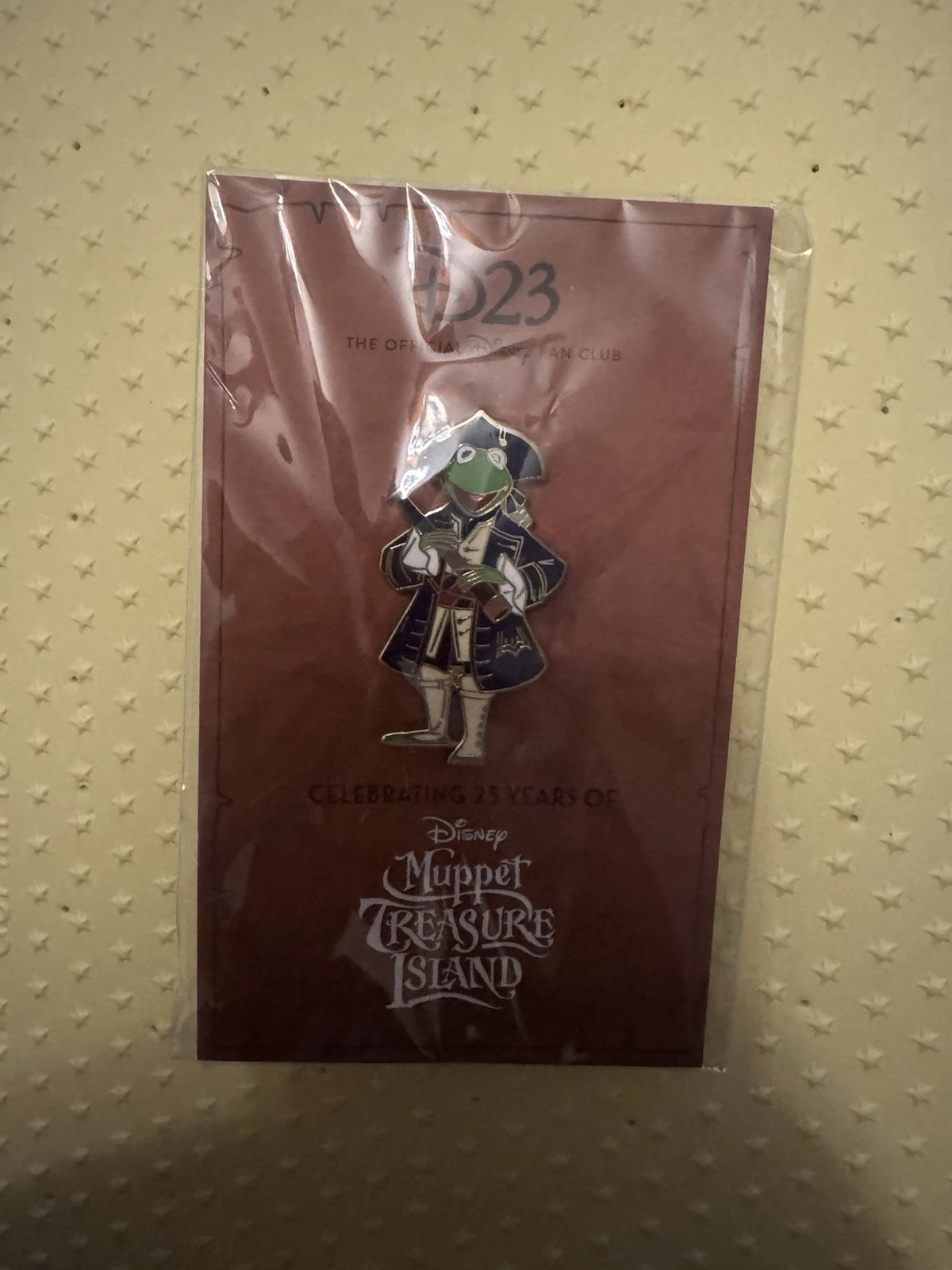 D23 Disney Celebrating 25 Years of Muppet Treasure Island, Kermit Pin BNIP