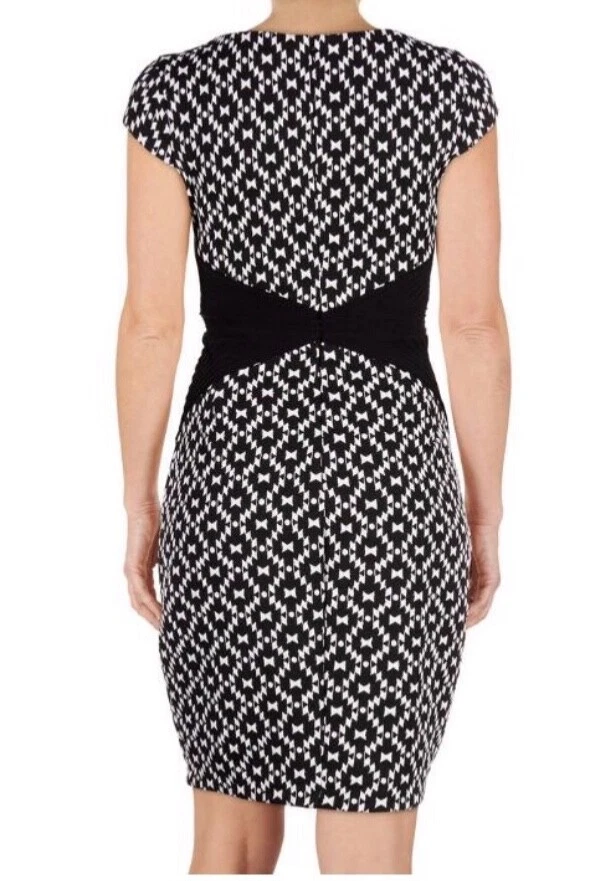 VETEMENTS Abito tubino geometrico Sangria donna taglia 10 bianco e nero manica ad aletta nuovo con etichetta