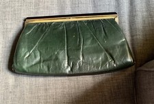VINTAGE GREEN LEATHER GOLDTONE EBONY STYLE CLOSURE PURSE CLUTCH EVENING