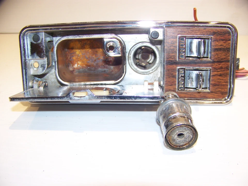 Chrysler New Yorker 1977 diestro ventana eléctrica cerradura puerta cenicero encendedor conjunto #3589783 Foto 2 de 4