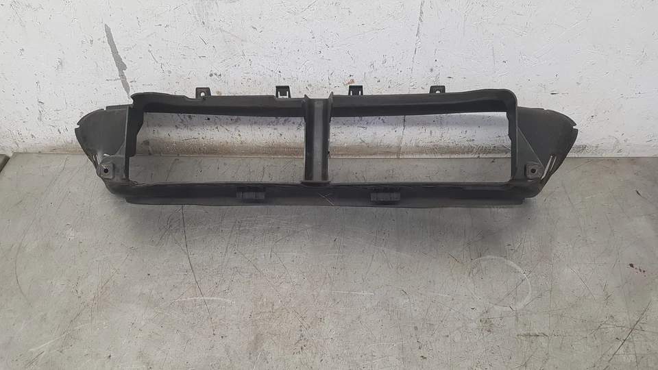 VOLVO V40 2012-2016 Guía De Aire Delantera 31294094 - Imagen 3 de 4