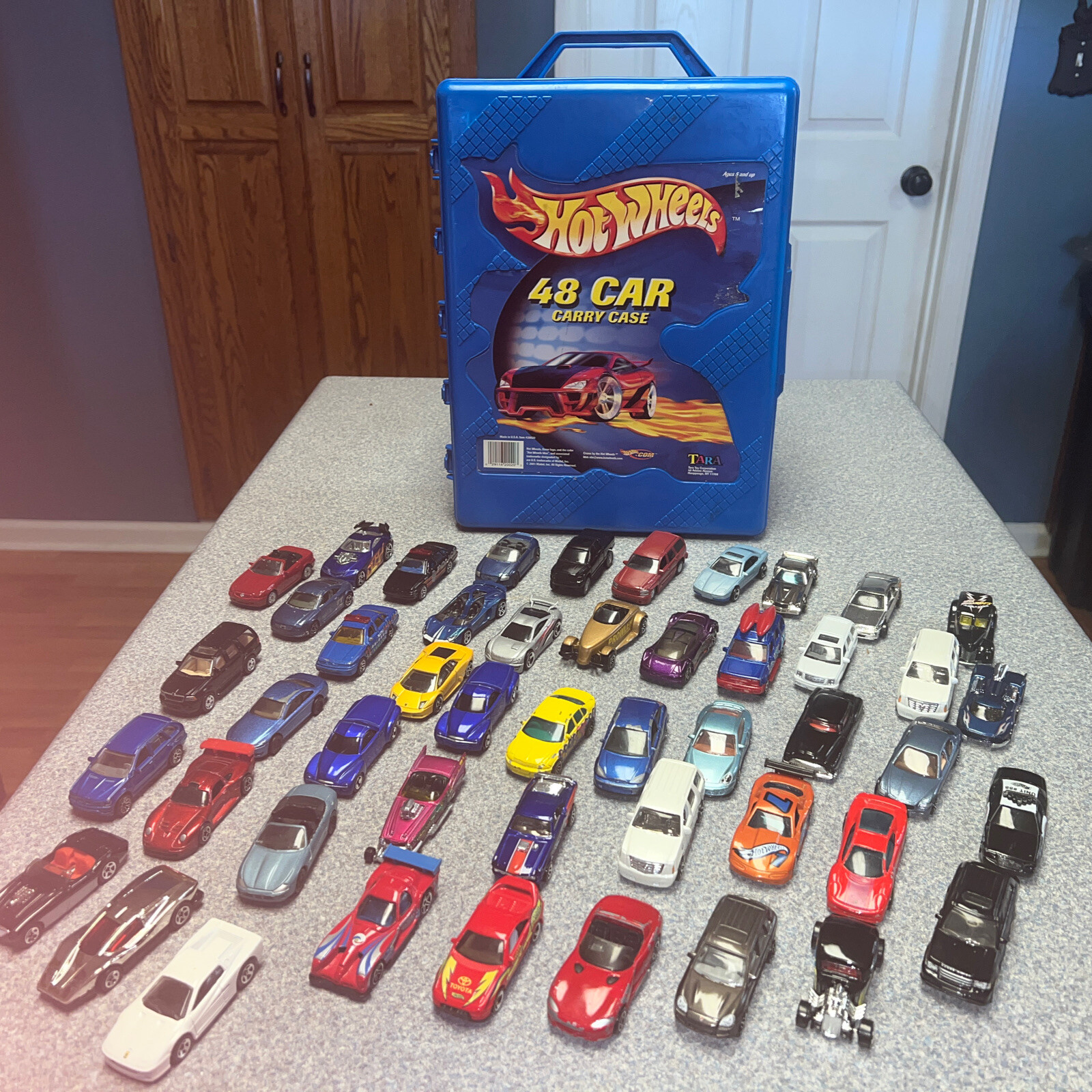 Vintage Hot Wheels Carry Case with 48 Cars! (Hot Wheels & Mixed Cars