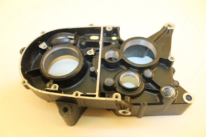 NOS Genuine Yamaha LH Crankcase Cover 1972 RT2MX PART# 322-15111-00-00 - Image 2 of 4