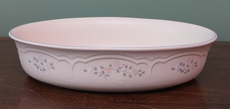 Vintage Pfaltzgraff Remembrance 10" Casserole Baker