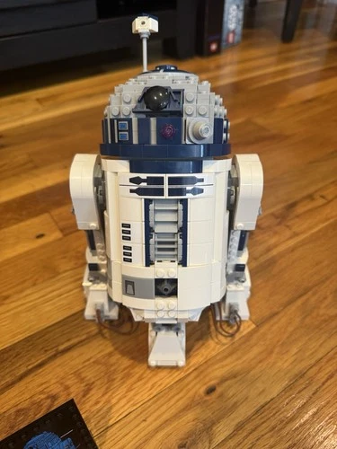 *USED* LEGO Star Wars: R2-D2 75379 (FAST SHIPPING!)