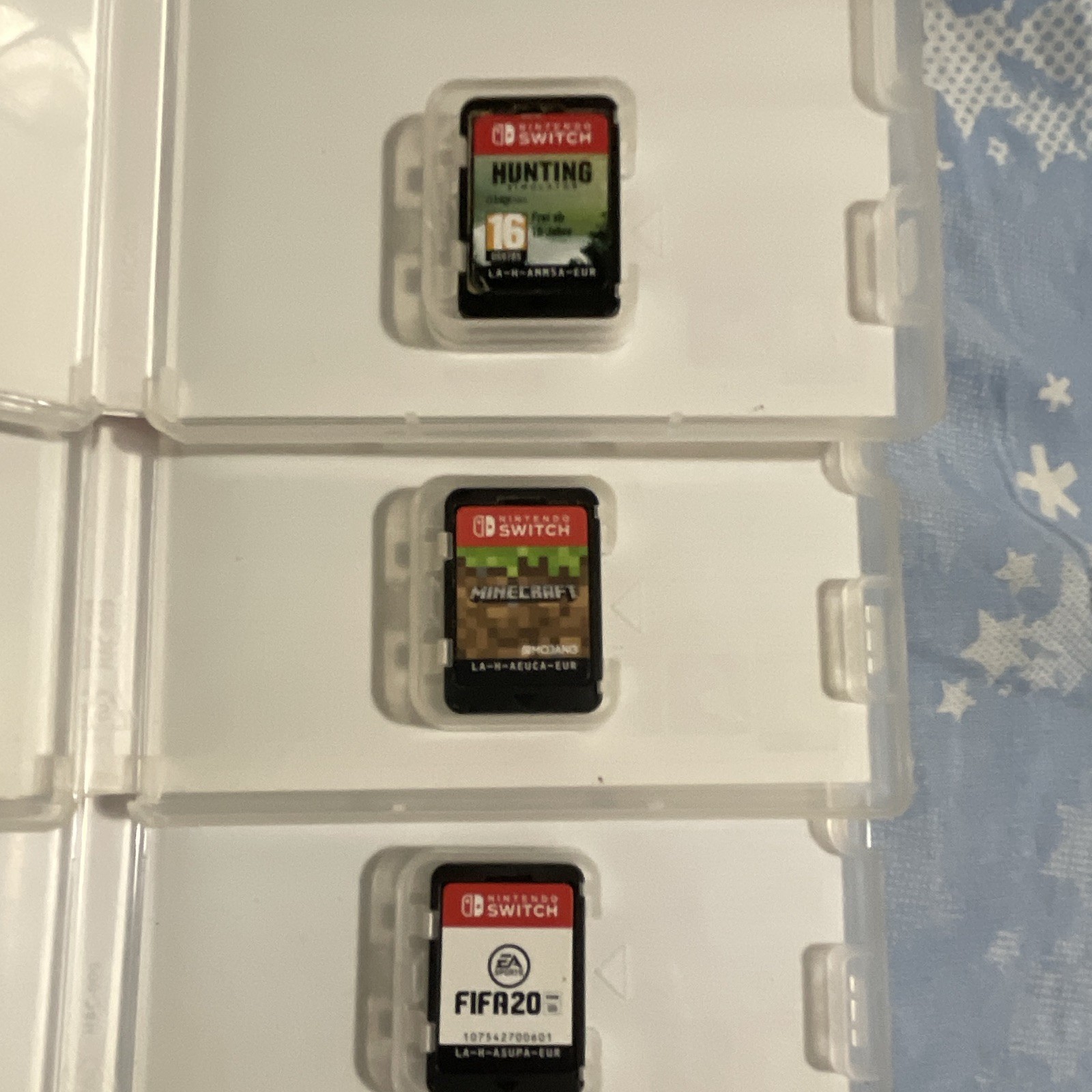 Nintendo Switch lotto 3 giochi PAL: Minecraft, FIFA 20 EA SPORTS, Hunting Sim foto 2