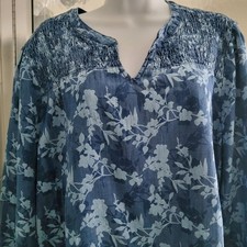 CHICO'S BLUSHING BLOOMS CHAMBRAY 3/4 SLEEVE TOP-SIZE 3/XL-NOTCH NECK-BLUES- NEW