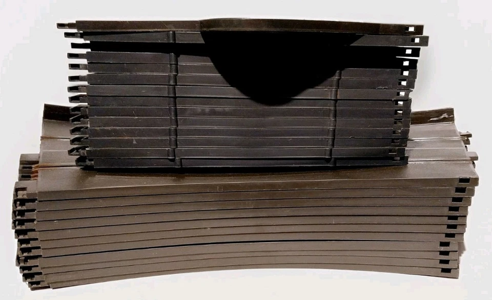 LOT 25 OF 1967 ELDON 1/24 SCALE PROFESSIONALS SLOT CAR TRACK STRAIGHT & CURVE - Image 2 of 4