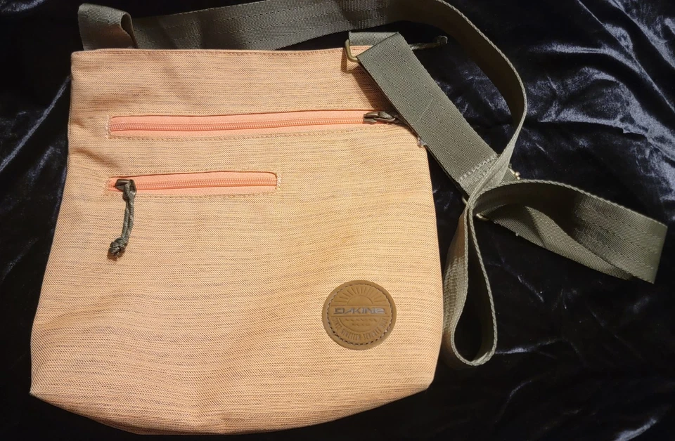 Dakine Crossbody Peach Bag Purse Travel Zipper Pocket Adjustable Strap  - Imagem 2 de 4