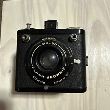 VINTAGE LATE 1930s EARLY 1940s KODAK BROWNIE SPECIAL SIX 20 CAMERA