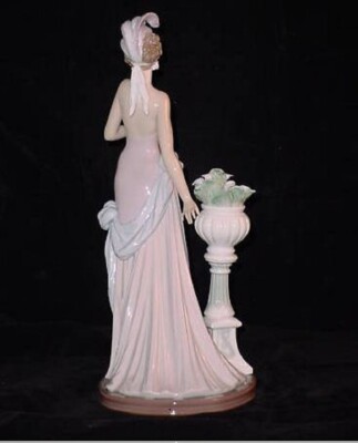 リヤドロ LLADRO 5377 A Touch of Class 女性 Lladro: A Touch of Class (Dama Liberty) #5377: Mint with Box**Rare