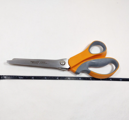 Fiskars Pinking Shears Softgrip End-to-End Length 9.5 Inches Long - Picture 5 of 6