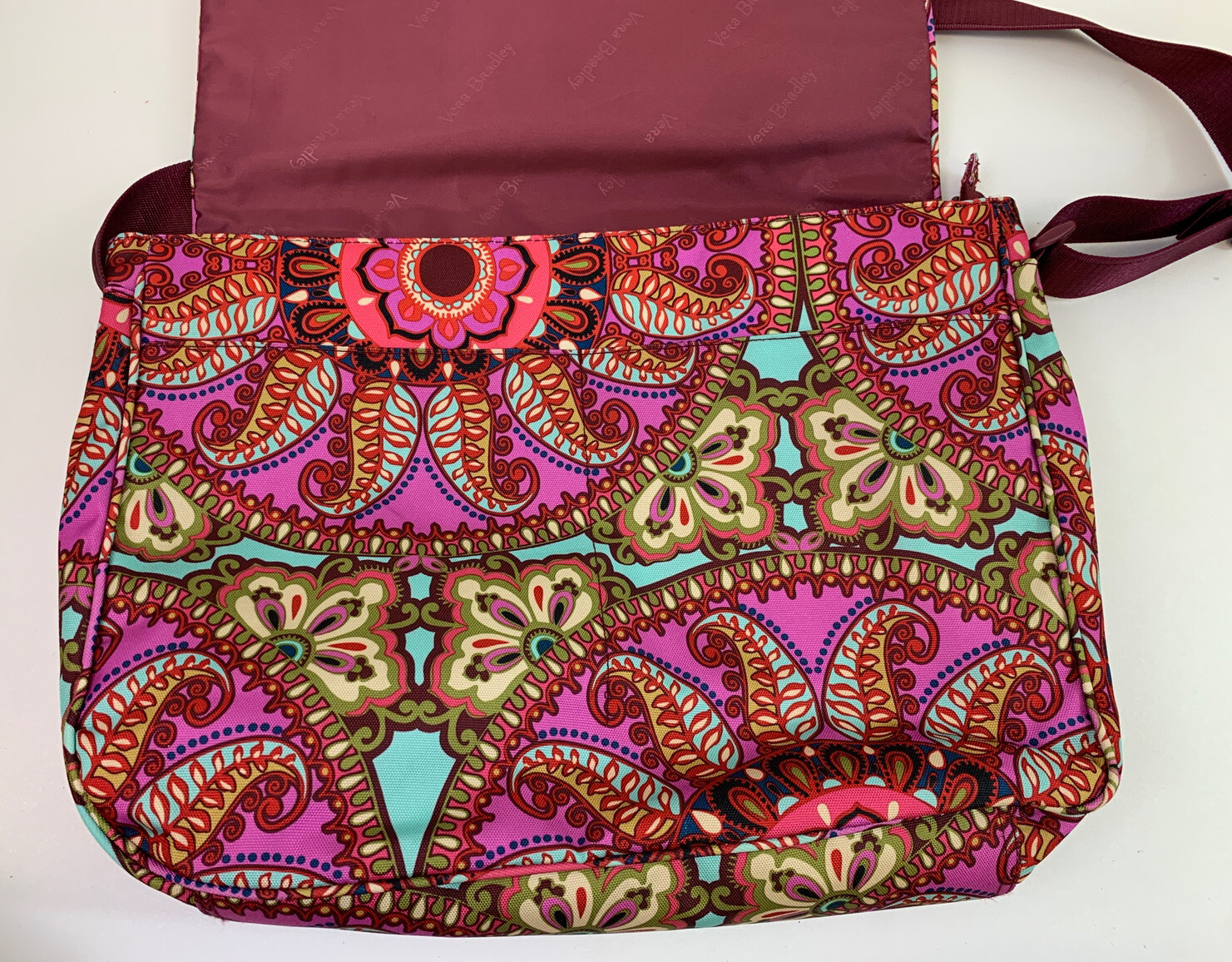 Vera Bradley Lighten Up Essential Messenger Bag Resor… Gem