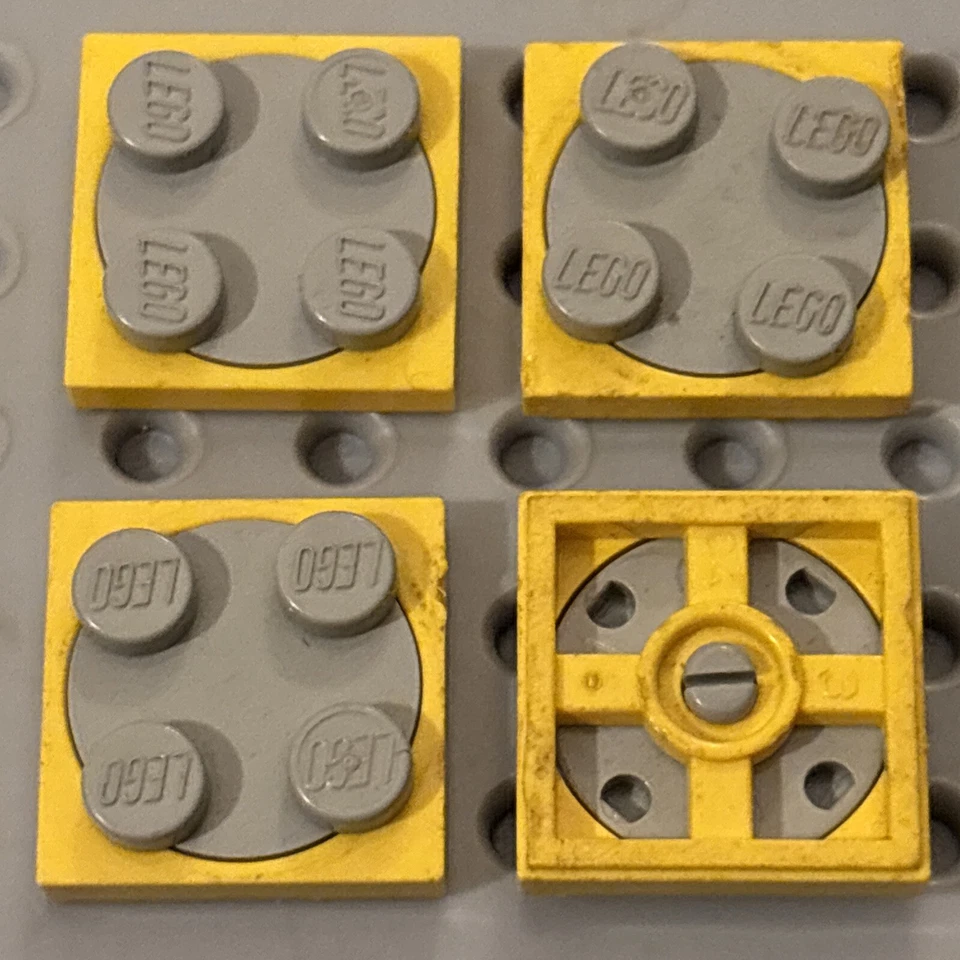 Missing Lego Brick 3680c01 Red & OldGray x 2 Turntable 2 x 2 Plate with Top (Com, photo 3 of 3
