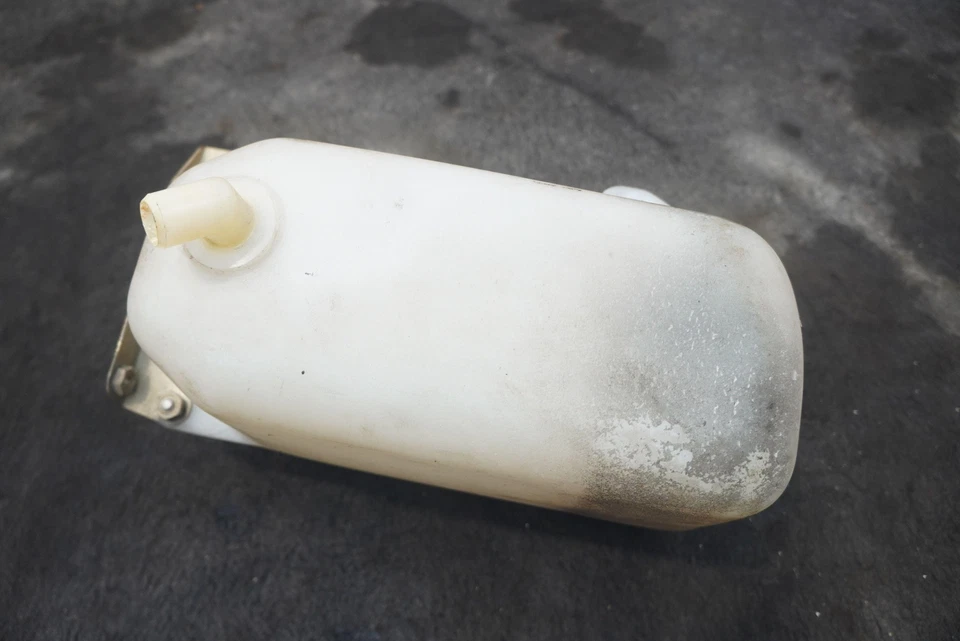 车头灯前照灯洗衣机水库瓶箱 UD25765 宾利 Mulsanne 1988 — 第 3/4 张图片