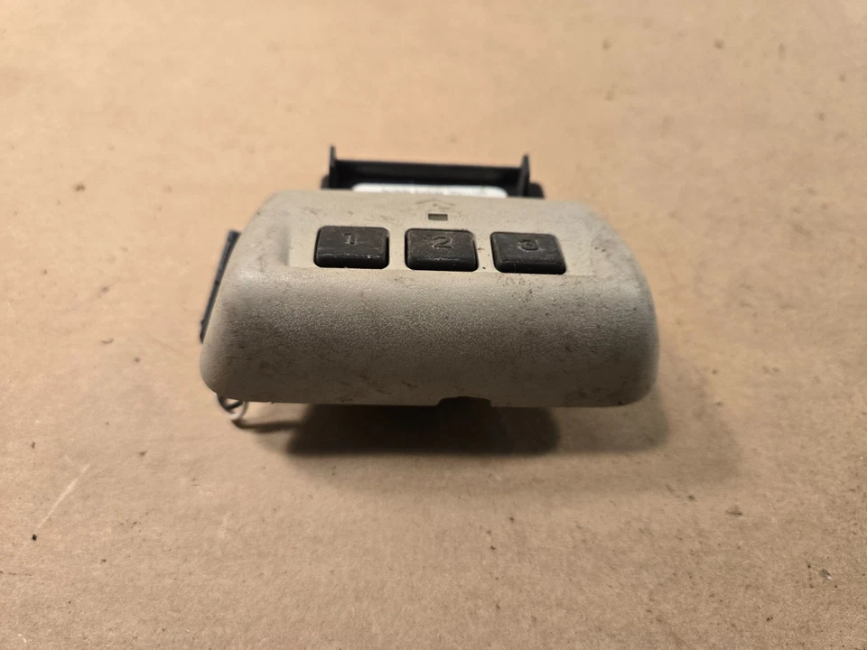 Transmisor de puerta de garaje Land Rover Discovery 2 Home Link OEM 082V94800 Foto 2 de 4