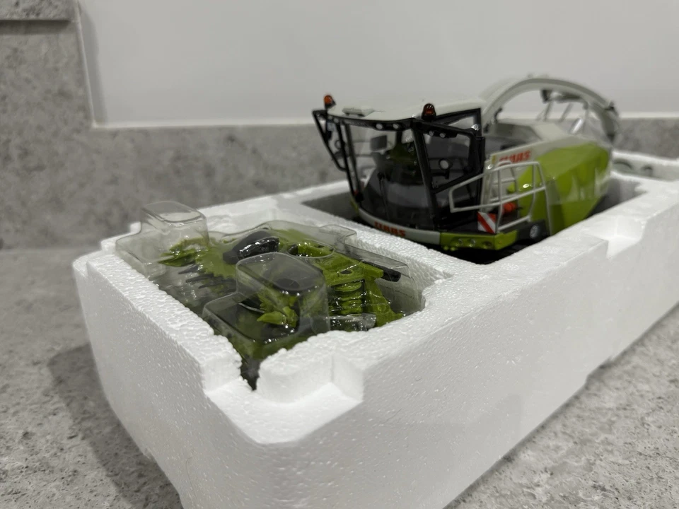 Wiking - Claas Jaguar 860 w/Orbis 750 & Pick-up 300 - 1:32 - 7812 - New/Mint - Image 3 of 4