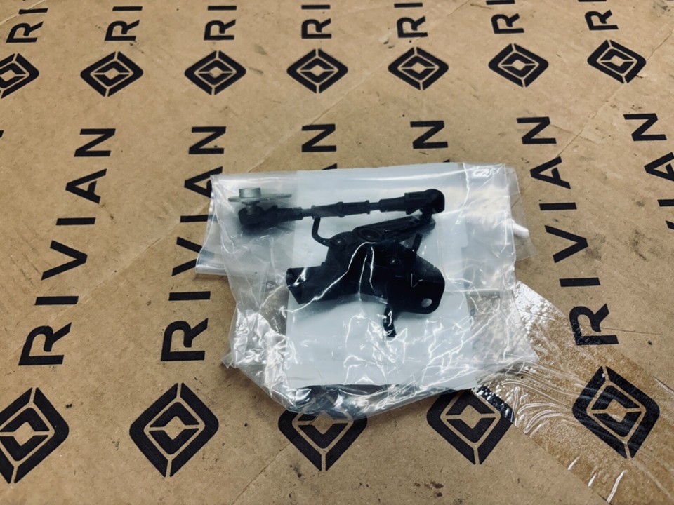 GENUINE RIVIAN R1T FRONT LEFT SIDE HEADLIGHT RIDE HEIGHT LEVEL SENSOR PT00039807