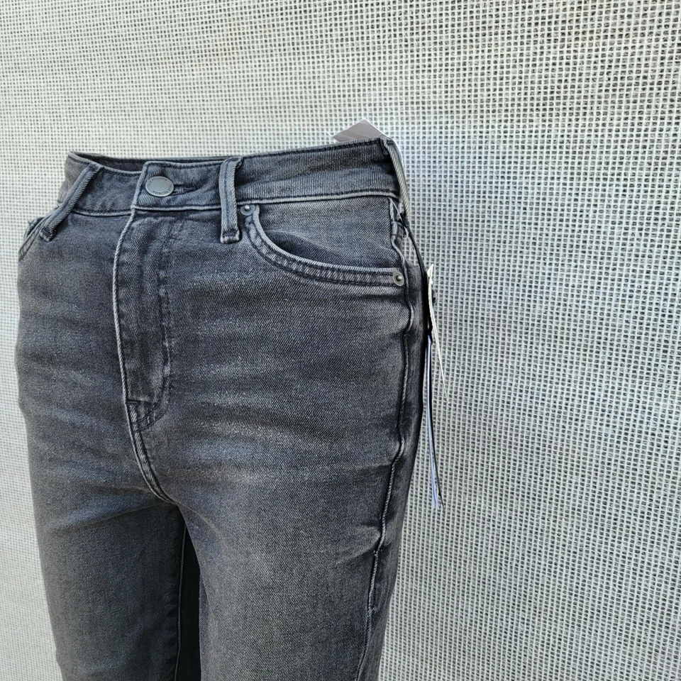 Women's True Religion Skinny Jeans. Size 26. Original tag price $199 - Image 4 of 4