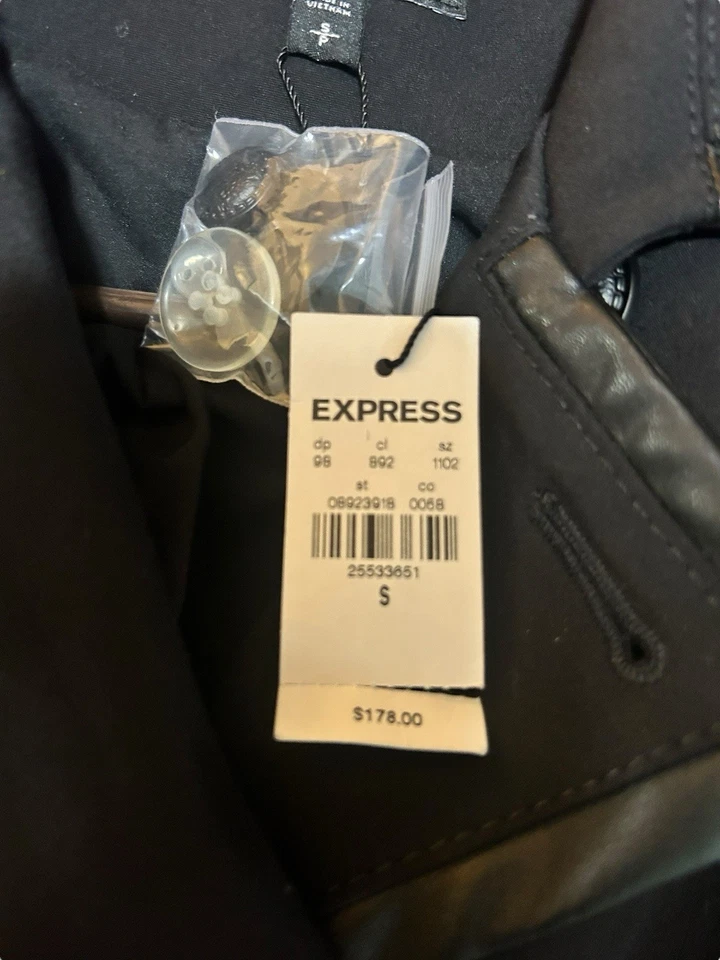 Gabardina negra pequeña con cinturón moderna Express para mujer nueva con etiquetas precio de venta sugerido por el fabricante 178,00 Foto 4 de 4