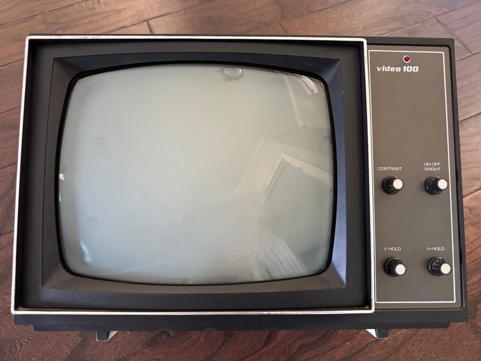 Amdek Video 100 12 inch B&W Video Monitor w/Manual & Cable - Apple II, S-100 - Image 4 of 4