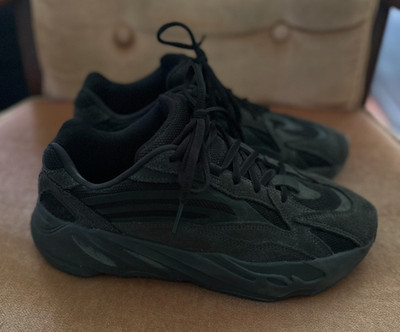 Adidas Yeezy Boost 700 V2 Vanta - US8 / UK7.5