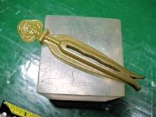 VINTAGE ROGERS CLEAN - GRIP GREEN   LADY CLOTHES   PIN  PAT PEND