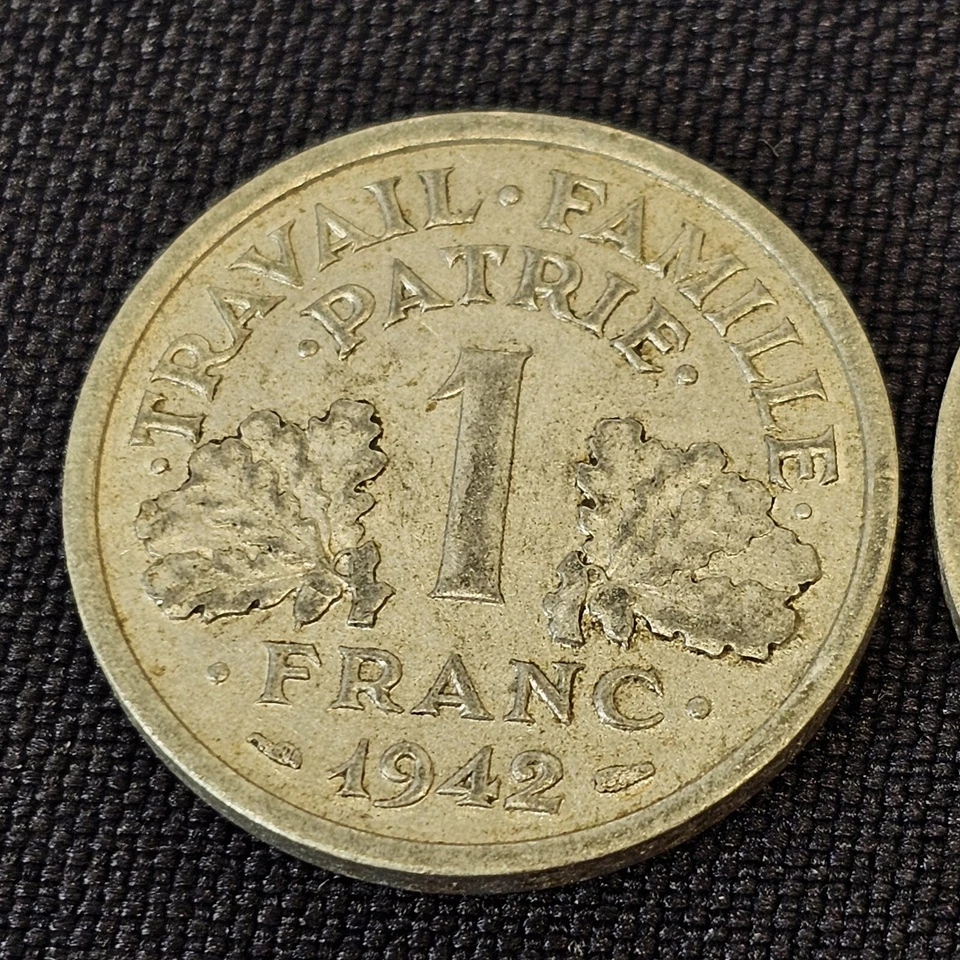 Moneda de aluminio 2 Francia 1 franco 1943 y 1942 Francisque Petain Estado de Vichy  Foto 3 de 4