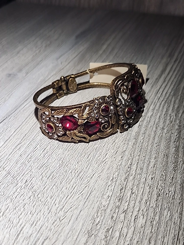 Brazalete de piedra roja Sweet Romance Foto 2 de 4