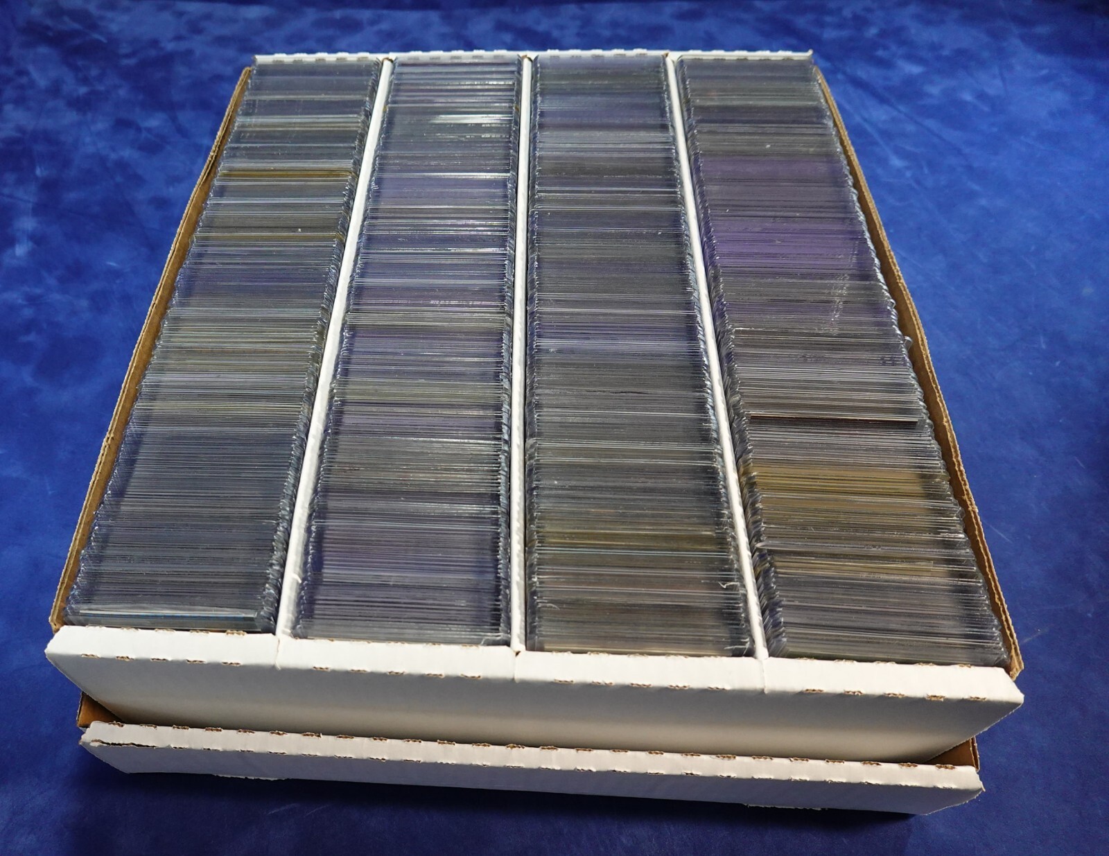 FULL 3200 COUNT BOX OF MULTISPORT CARDS MOSTLY IN TOPLOADERS W/STARS