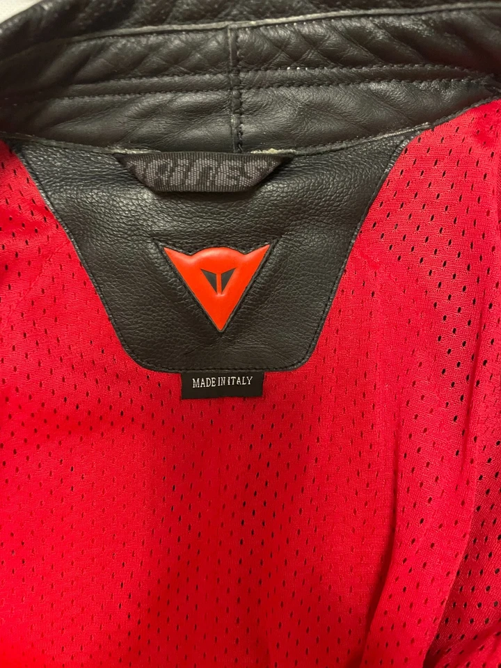 Chaqueta de motociclista de cuero Dainese talla 50 Foto 4 de 4