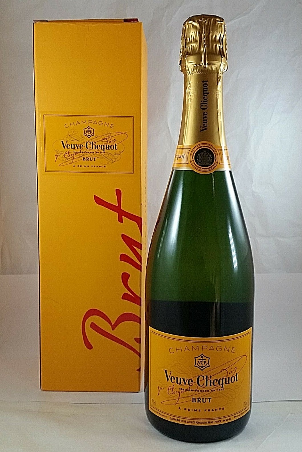 1 VEUVE CLICQUOT Champagne Brut con Astuccio cl. 75 Bott. 5% SCONTO