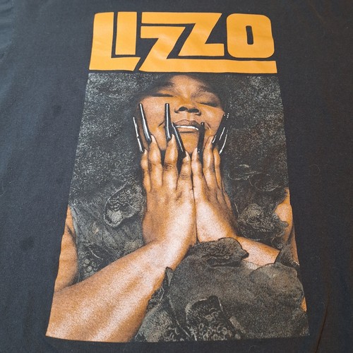 Lizzo Black Graphic Tshirt Portrait Band Tee Crewneck Short Sleeve Size 2X - Picture 8 of 10