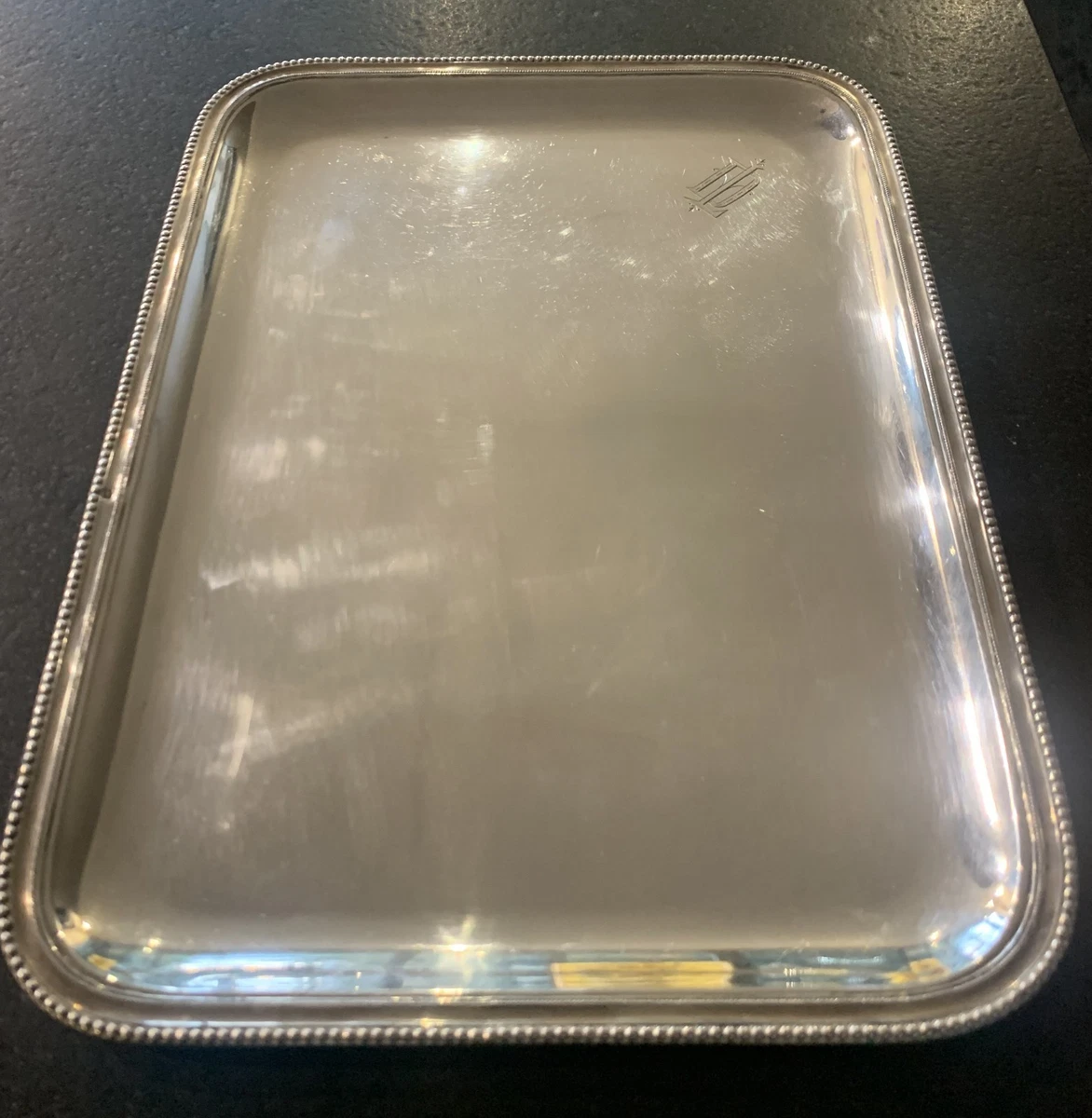 ANCIENNE PETITE BOITE de tabatiere en argent massif à décors stylisés