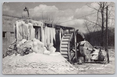 Wonder Well Ice Formation Water Wheel Winter Grosse Ile Michigan RPPC [1940er]