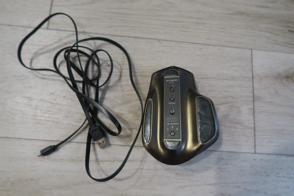 Logitech MX Master (810-004457) Rechargeable Wireless Mouse Bluetooth NO Dongle - Image 3 of 4