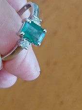 Attractive 9ct White Gold, Natural Emerald & Mined Diamond Ring S Q