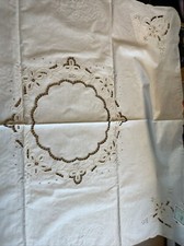 Tischdecke beige durchbrochen bestickt 85x85cm