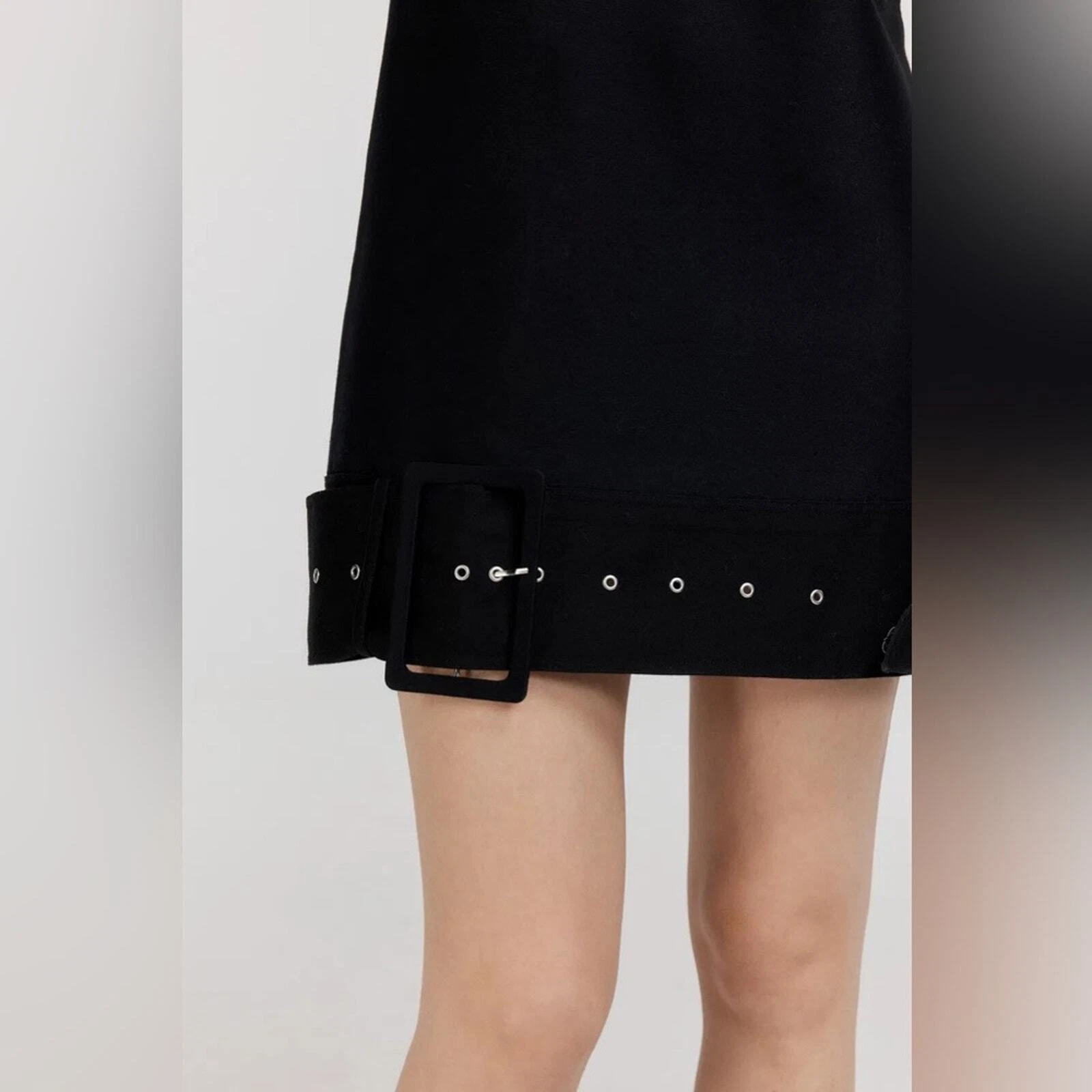 VALENTINO Abito Valeska Valentina Jasso Collado con fibbia in tessuto Caspio misto lana seta