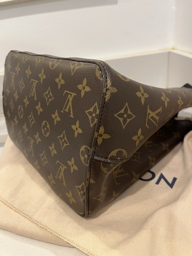 Louis Vuitton NeoNoe MM Monogram Empreinte Leather - Picture 6 of 8