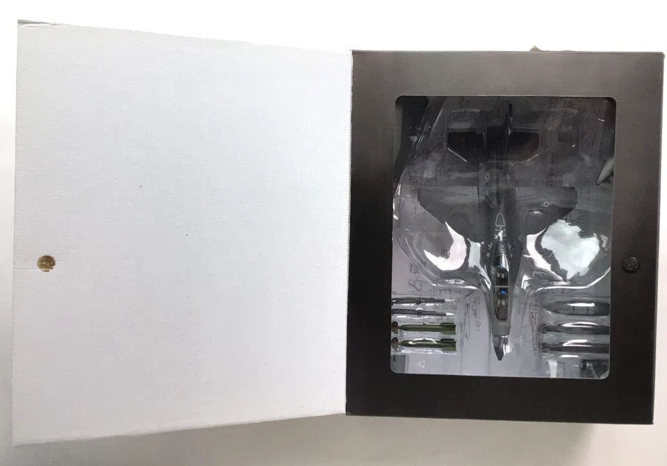 Air Force 1 модели F-16D Fighting Falcon «Оскар Кеннеди» 1:72 литой снят с производства - Изображение 2 из 4