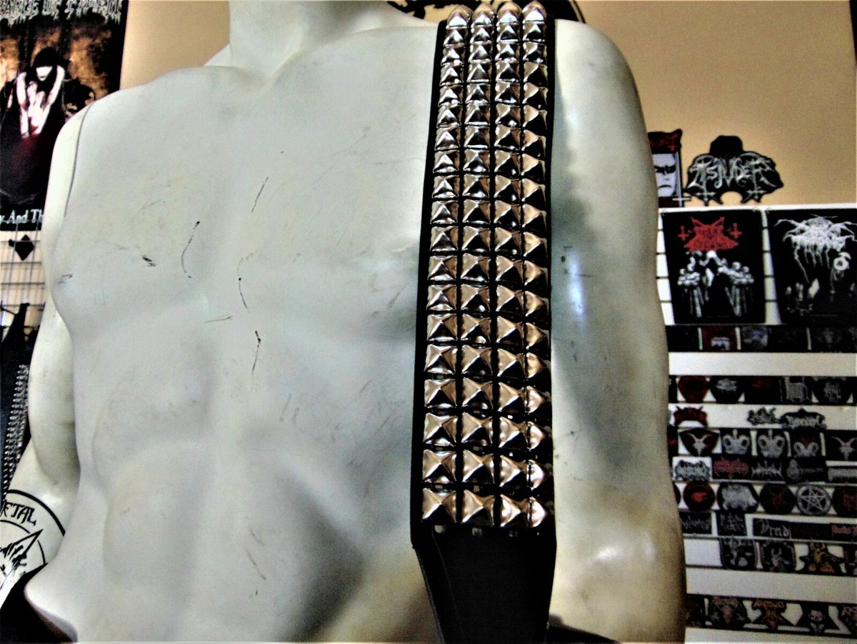SATYR.. LEATHER OLD SCHOOL PYRAMID STUDDED GUITAR STRAP