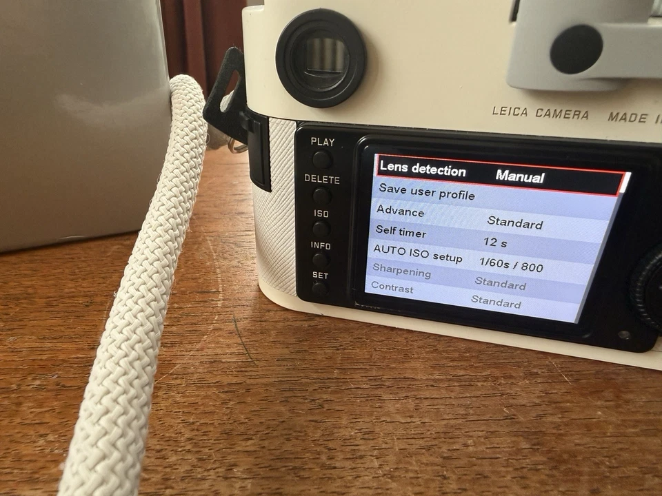 Telémetro digital Leica M Monocromo 10760 ccd. (Solo cuerpo)  Foto 4 de 4