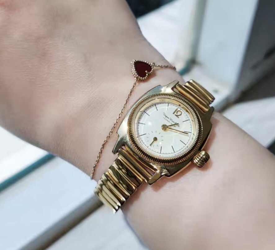 Vague Watch Co. Vintage Style Gold Tone Watch New With Vague Watch Co. Vintage Style Gold Tone Watch New With