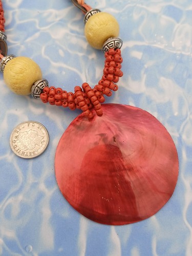Beautiful Bohemian Red Mother Of Pearl Rund Pendant Ethnic Style Necklace - Picture 6 of 16