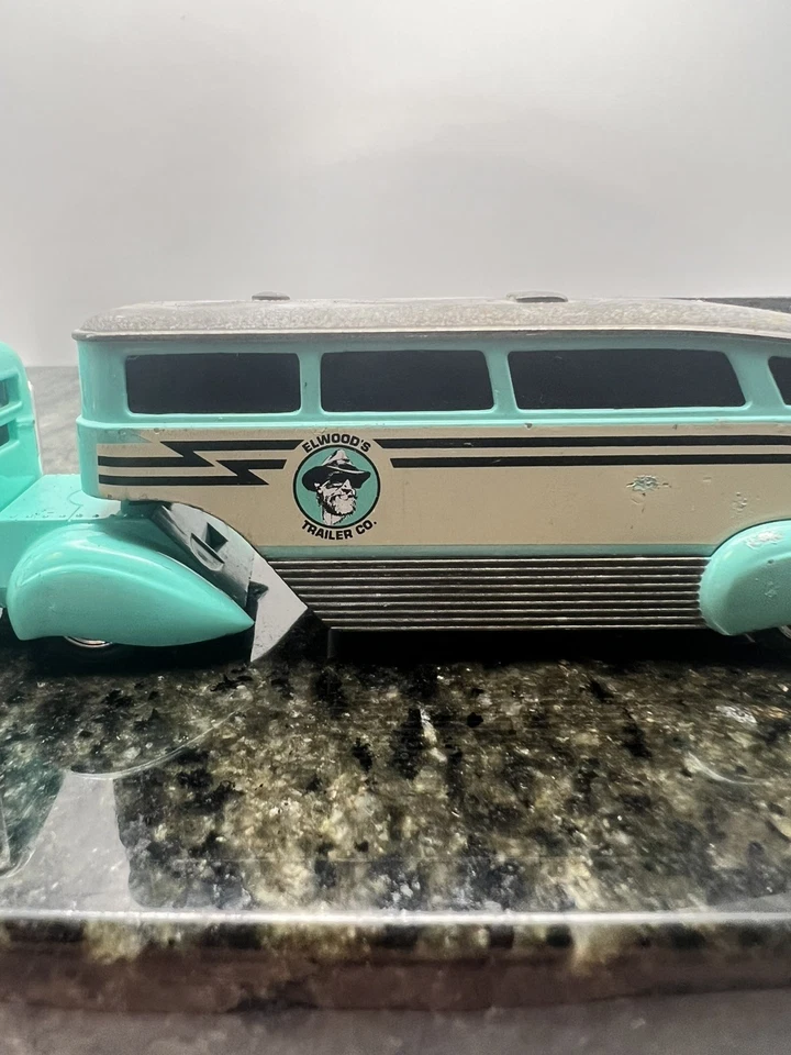 Camión y remolque Ford COE 38 1938 1:64 Hot Wheels 100 % LE Elwood's Trailer Co. Foto 4 de 4